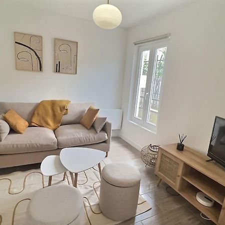 Charmante Maison De Ville Μοντρέιγ Εξωτερικό φωτογραφία